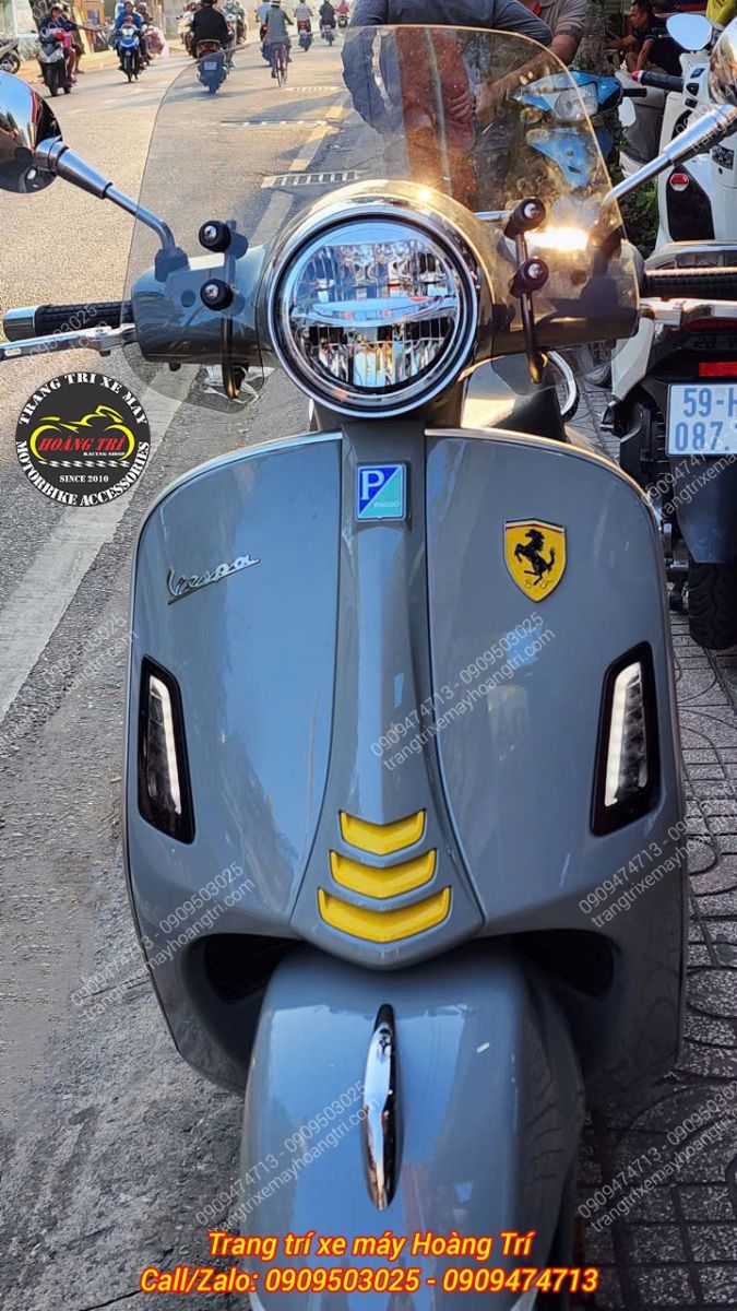 Góc trực diện Vespa trang bị kính chắn gió TRU, tăng trải nghiệm ngoại hình cho chiếc GTS