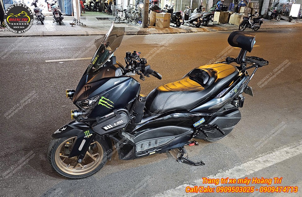 Thêm vào đó là yên 2 tầng mang phong cách thể thao khẳng định chất chơi trên xe