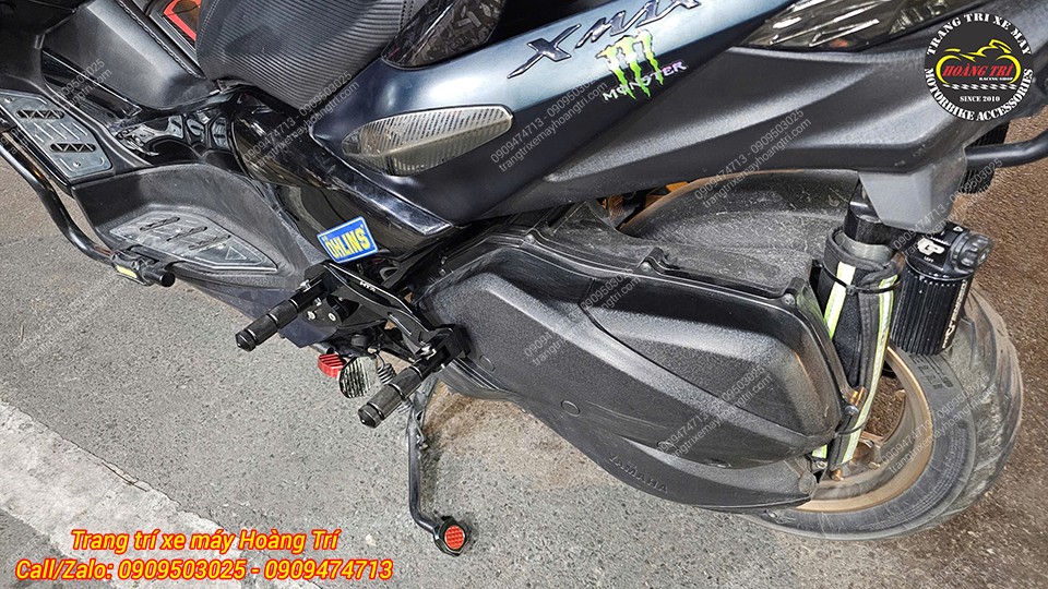 Góc nhìn từ sau cho thấy gác chân phụ HTR cân đối, hỗ trợ người ngồi sau để chân thoải mái hơn.