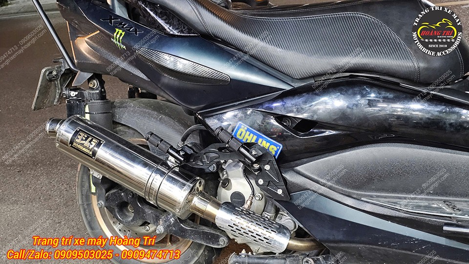 Gác chân phụ HTR kết hợp pô độ trên XMAX 2022, tăng tiện ích sử dụng và tính thẩm mỹ tổng thể.