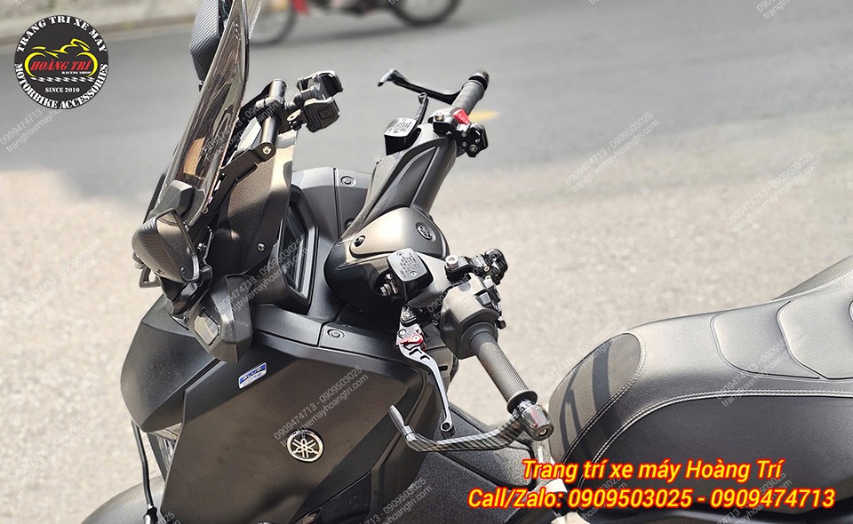 Với cặp tay thắng GTR trên XMAX 300 càng làm tăng phong cách cho xế cưng này