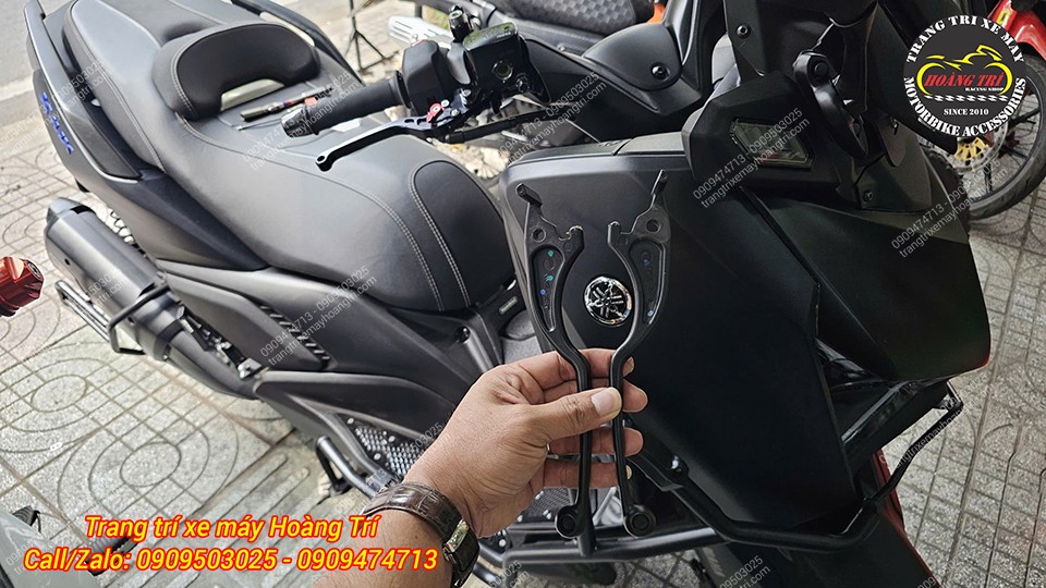 Trên tay, tay thắng zin sau khi đã được tháo rời ra thay vào đó là cặp tay GTR chính hãng