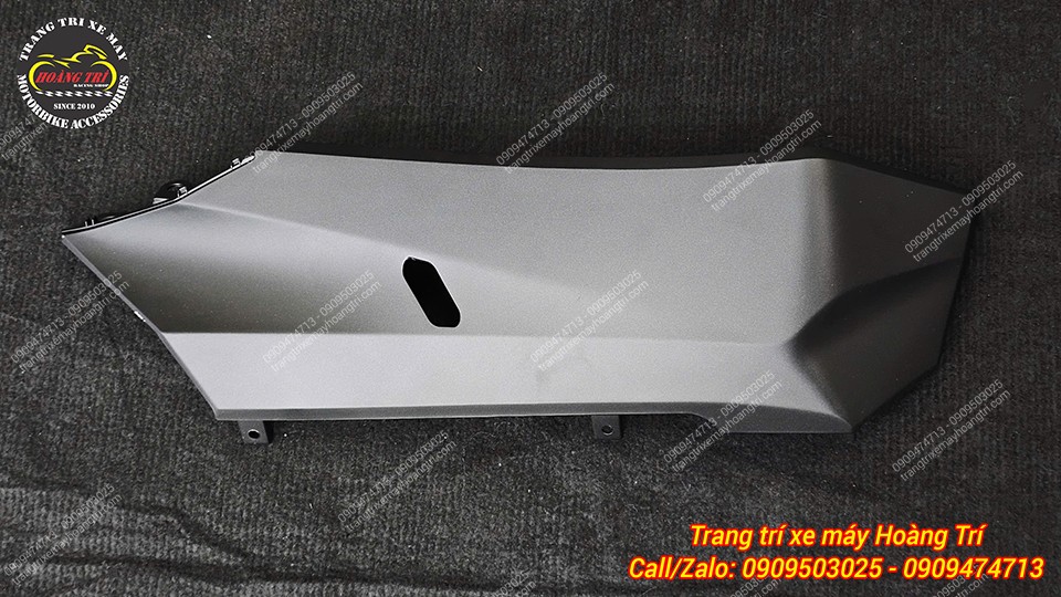 Cận cảnh ốp 2 bên lườn dưới (trái) - Dàn áo ADV 2025 - 2026 màu trắng