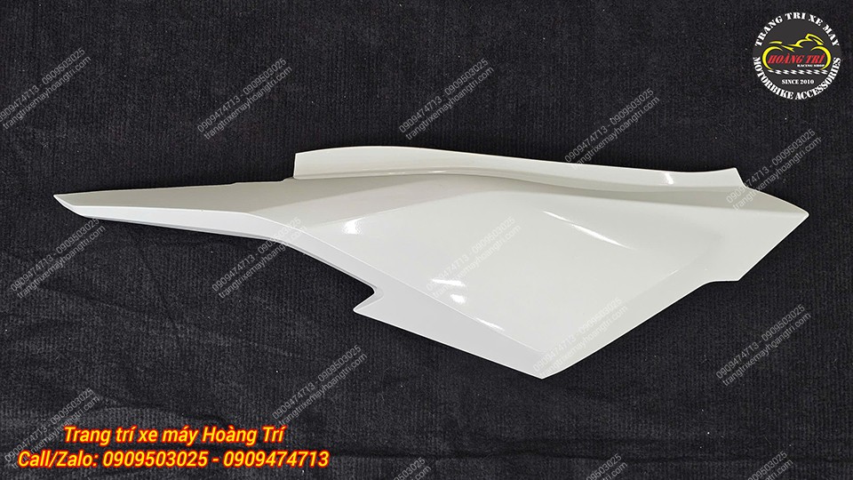 Cận cảnh ốp 2 bên sườn sau (phải) - Dàn áo ADV 2025 - 2026 màu trắng
