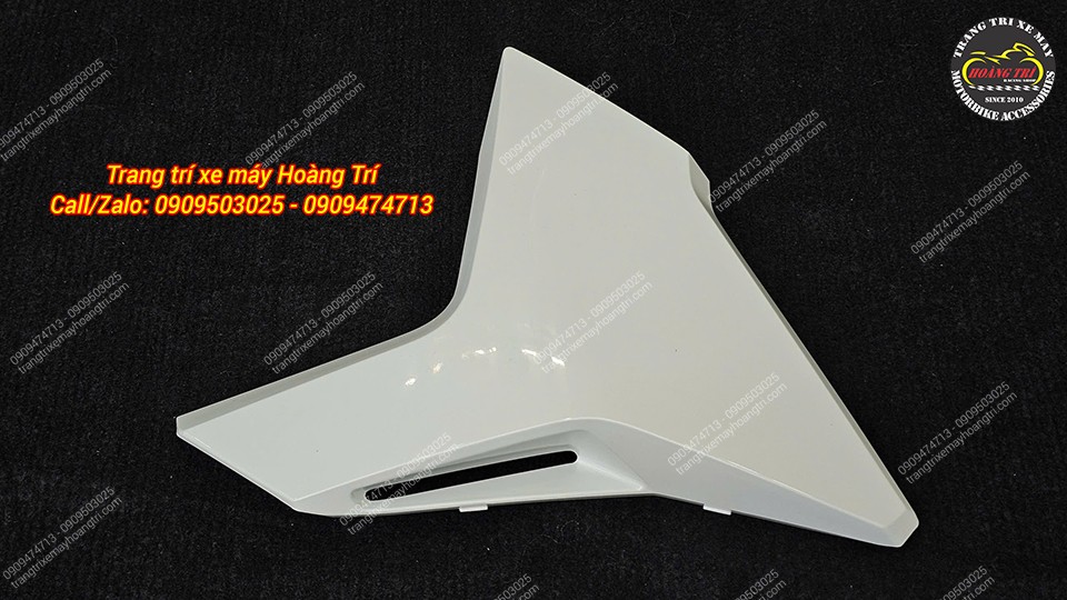 Cận cảnh ốp 2 bên bửng trước - nhỏ (phải) - Dàn áo ADV 2025 - 2026 màu trắng