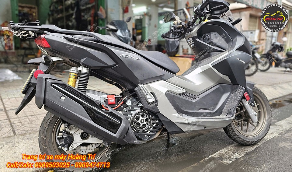 Anh khách còn lựa chọn mobin sườn MSD màu đỏ để nhấn nhá thêm cho xế cưng