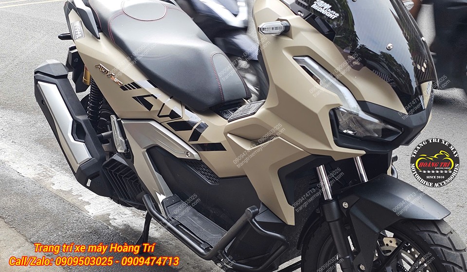 Nổi bật với nẹp pô màu bạc làm bật tông màu sắc của xe