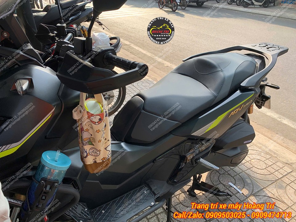 Với chiếc xe thể thao, cá tính thì anh khách nâng cấp cùng với yên 2 tầng xịn sò