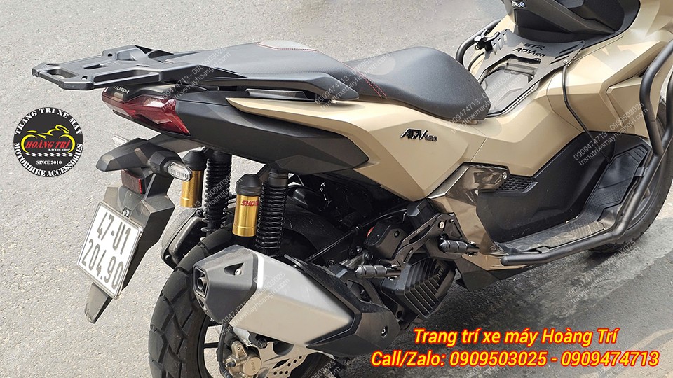 Gác chân phụ HTR giúp chiếc ADV 160 2026 có thêm vị trí gác chân thứ 2 cho người ngồi sau