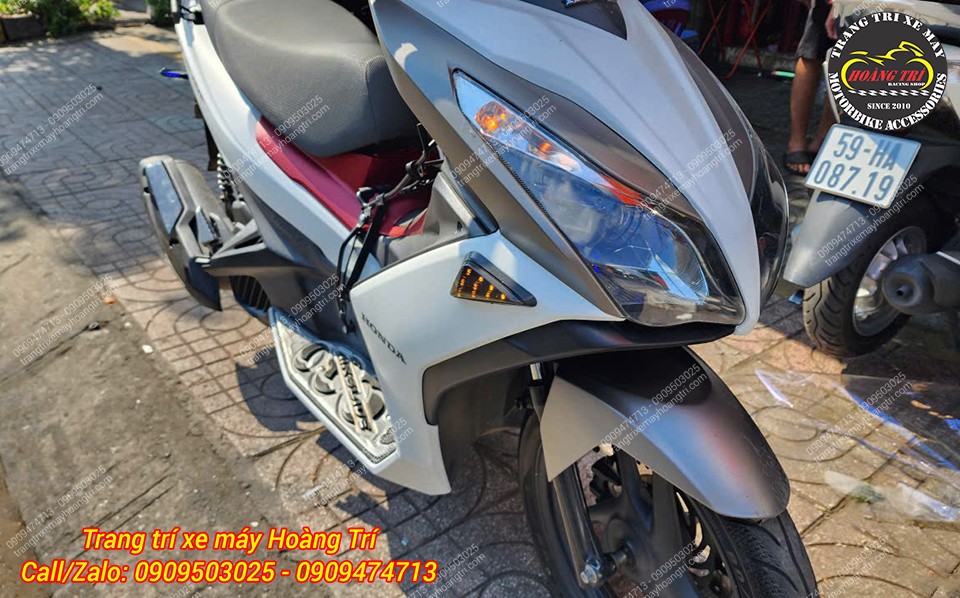 Kiểu dáng khá độc đáo và khác biệt so với phiên bản đèn xi nhan zin