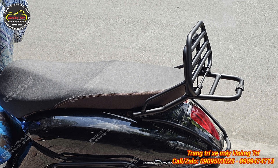 Baga sau HT cho Grande nhìn từ bên hông, form gọn gàng, không ảnh hưởng dáng xe