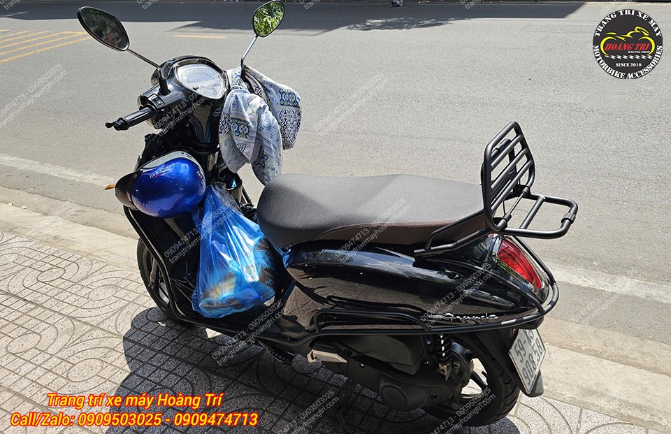 Tổng thể xe Grande 2023 lắp baga sau HT, tiện chở đồ, sử dụng hằng ngày