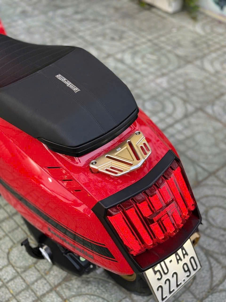 Màu sắc, chất liệu tạo nên điểm nhấn độc đáo trên chiếc Lambretta X300