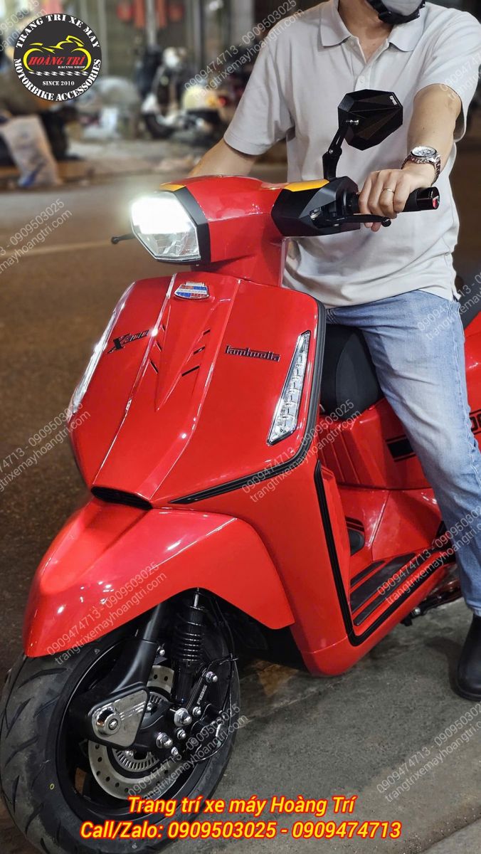 Không chỉ có kính hậu kiểu H2C E3 mà anh khách còn trang bị nhiều phụ kiện khác