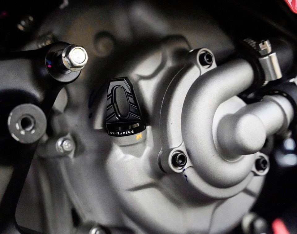 Cận cảnh ty thăm nhớt Lambretta nhôm CNC (Màu đen)