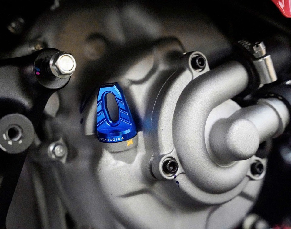 Cận cảnh ty thăm nhớt Lambretta nhôm CNC (Màu xanh dương)