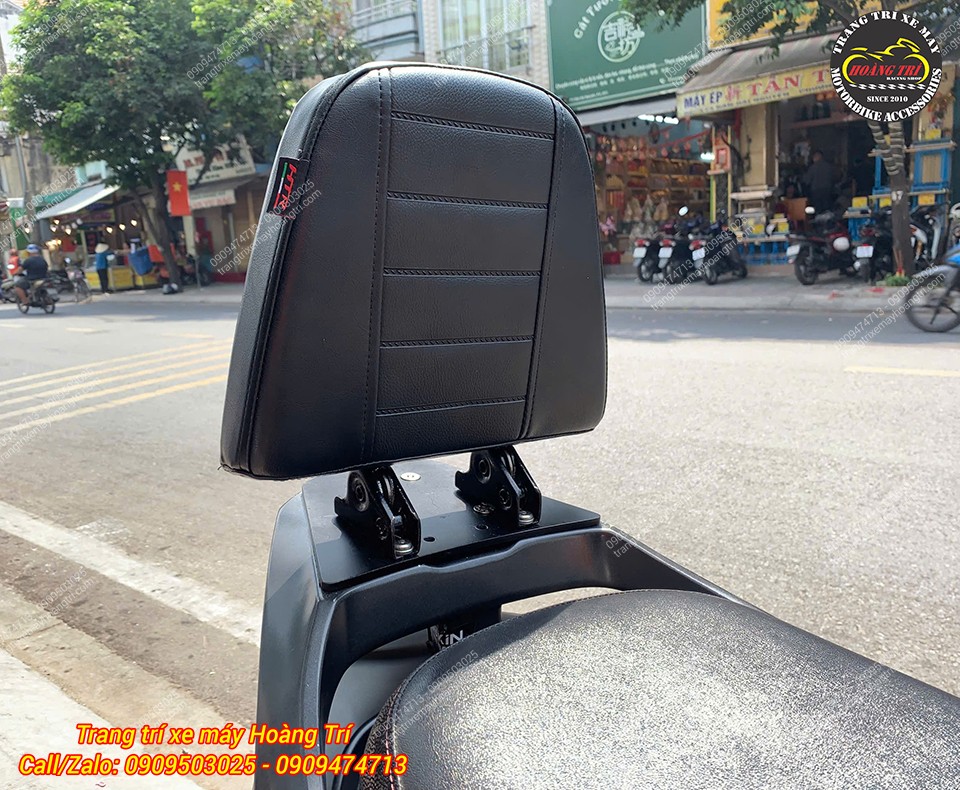 Tựa lưng êm ái, khoảng cách gần như được rút ngắn lại