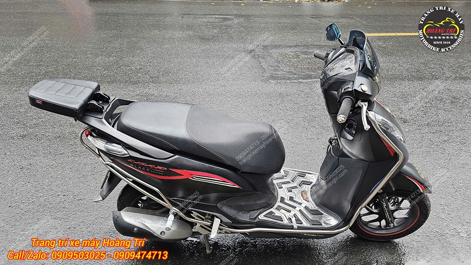 Gập gọn lại đóng vai trò là yên sau nối dài cũng như tăng thẩm mỹ cho xe