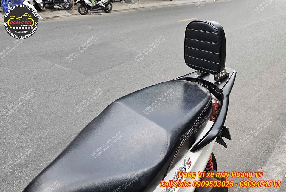 Tựa lưng baga sau Medley thiết kế đệm êm ái, bật gập linh hoạt, tăng thoải mái cho người ngồi sau