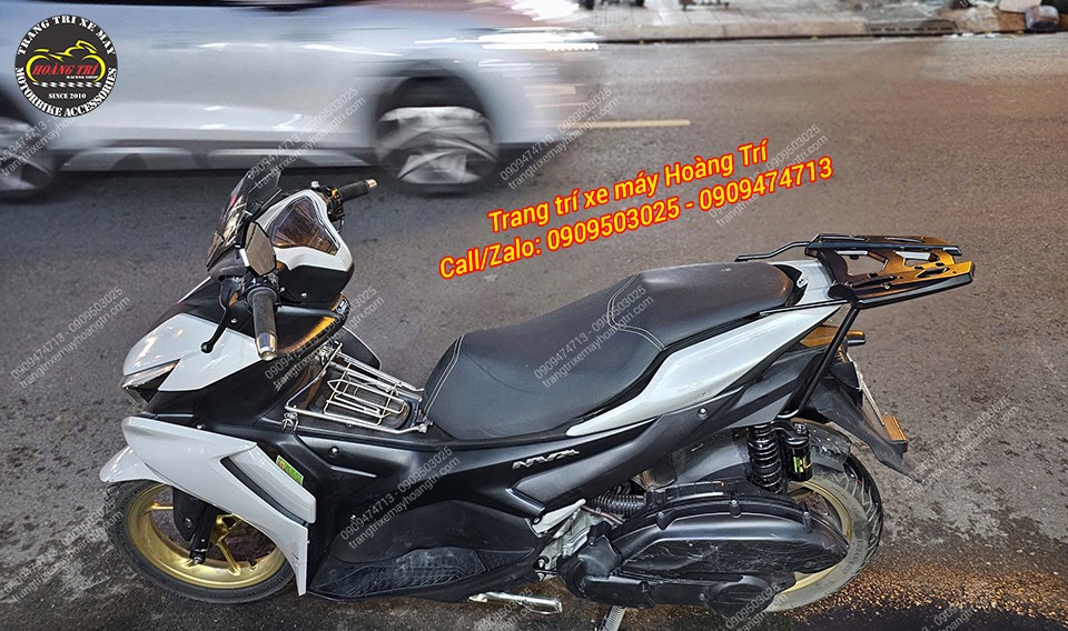 Phù hợp hoàn hảo với phong cách thể thao khi trang bị baga sau Monorack cho NVX V2