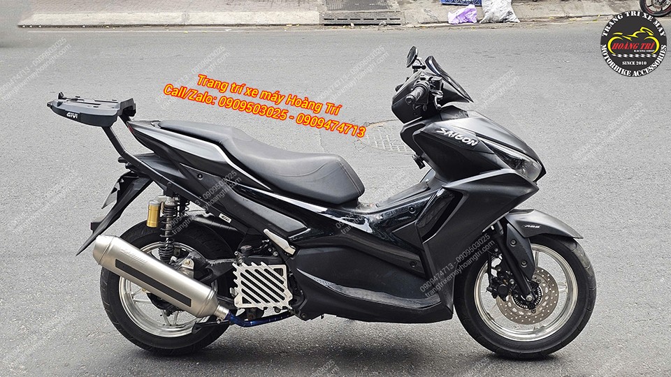 Tổng thể Yamaha NVX V2 trang bị che két nước và nhiều phụ kiện xìn sò khác cho xe NVX V2