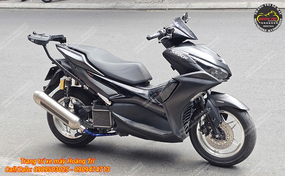 Tổng thể NVX V2 trang bị pô 4Road cổ titan, phong cách thể thao mạnh mẽ