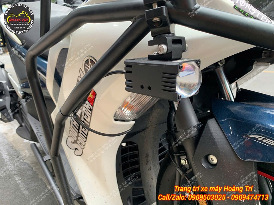 Pát lắp đèn cũng là phụ kiện cần thiết để lắp trên bộ khung bảo vệ NVX V2