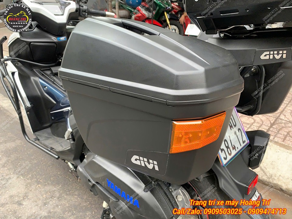 Theo hơi hướng thể thao, cá tính anh khách nâng cấp thùng hông, thùng sau và baga sau