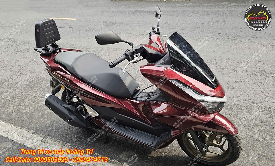 Chiếc PCX 160 2026 thêm món phụ kiện mới giúp người ngồi sau thoải mái hơn