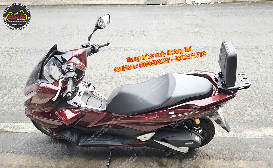 Toàn cảnh PCX 160 2026 với phụ kiện tựa lưng bật gấp nhanh chóng, tiện lợi