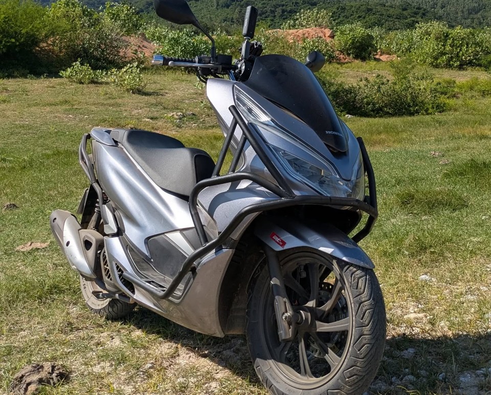 Thêm chiếc PCX 150 vừa nâng cấp mẫu khung chống đổ HTR V2