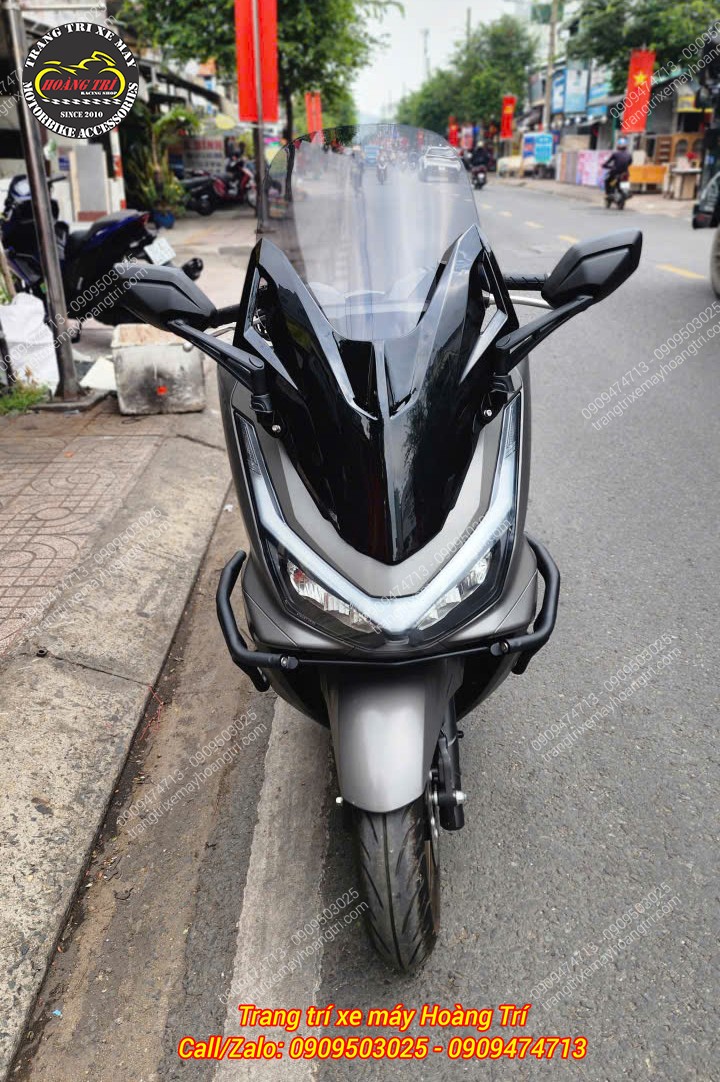 Với cặp kính hậu đi cùng kính chắn gió nâng tầm đẳng cấp cho chiếc PCX 160 2026