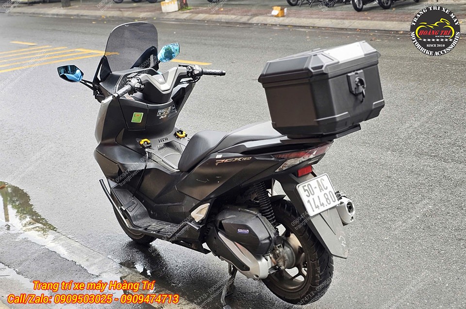 Tổng thể view phía sau với chiếc thùng Givi chính hãng U37A to lớn