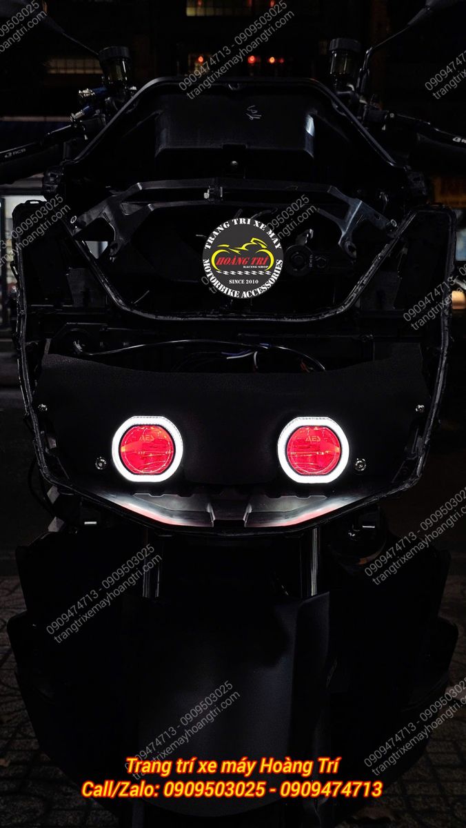 Anh khách còn nâng cấp cùng với vòng LED bên ngoài tăng vẻ thẩm mỹ cho xe