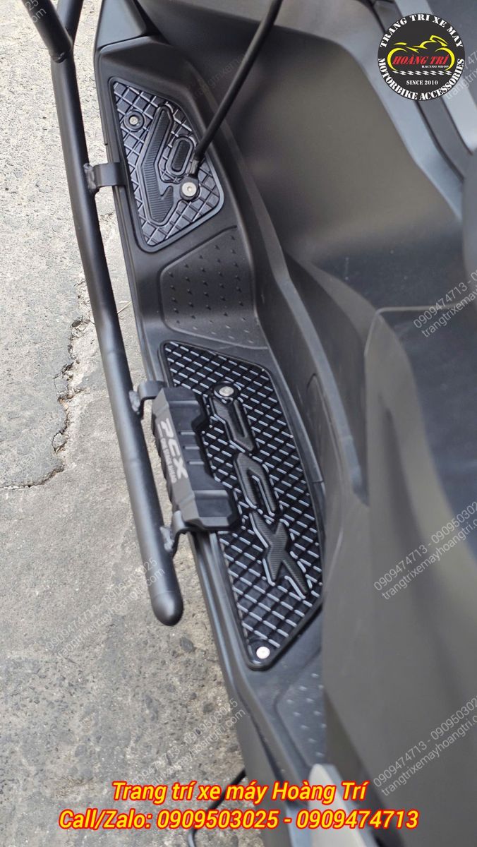 Thảm để chân nhôm CNC PCX 160 2025 lắp cùng khung chống đổ HTR