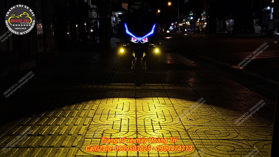 Không chỉ thế, dãy LED, chế độ demi của đèn bi cầu định vị xe rõ trong đêm