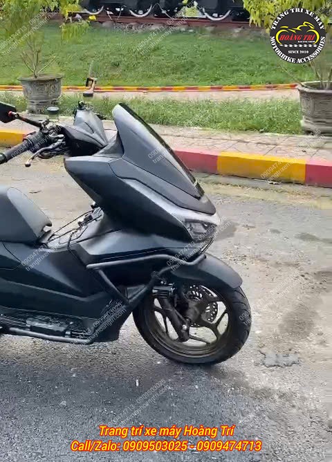 Cùng chụp lại những hình ảnh để gửi lại cho khách nhìn lại xế cưng của mình