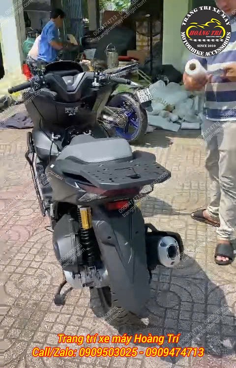 Điều đặc biệt là xe chưa có biển số và vừa mới mua từ hãng là đã bàn giao cho shop