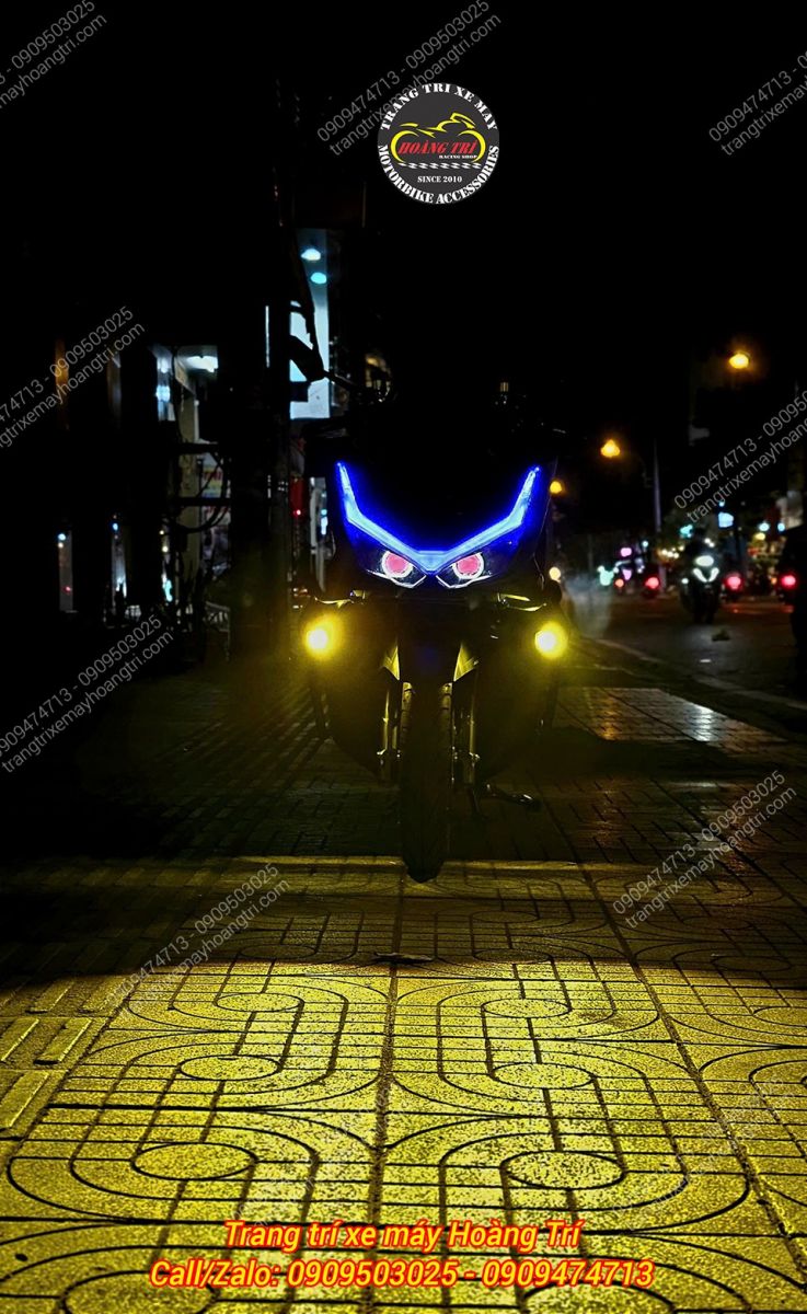 Đèn trợ sáng Kewig K12 bật ban đêm trên PCX 160, ánh vàng gom sáng, bám đường tốt