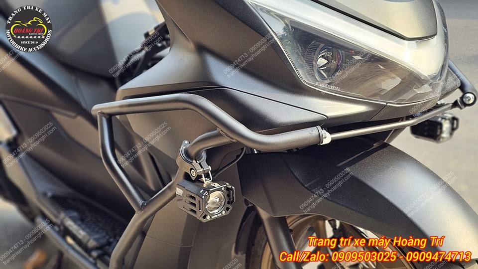 Đèn trợ sáng Kewig K12 gắn hai bên khung bảo vệ PCX 160, tăng an toàn và vẻ hầm hố