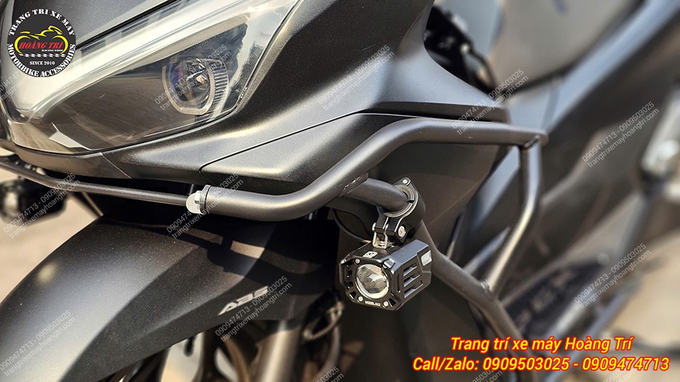 Đèn dễ chỉnh góc chiếu, lắp đặt chắc chắn, giúp tổng thể xe đẹp hơn rõ rệt