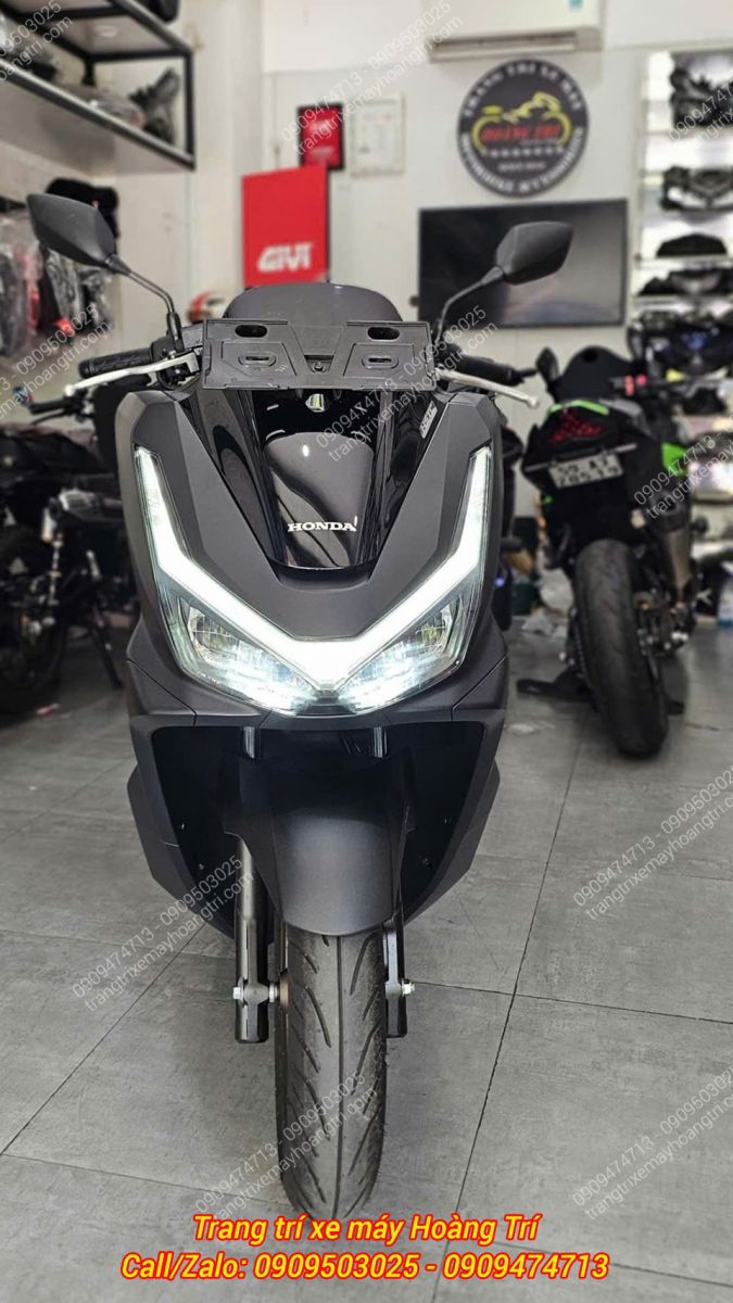 Góc trực diện PCX 160 mới, hệ thống đèn zin còn nguyên, chờ lắp bi cầu tăng sáng
