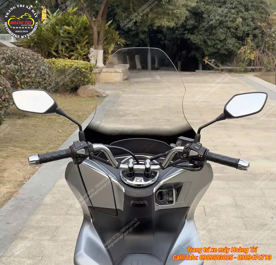 Kính chắn gió HTR dành cho PCX 2018 mẫu trong suốt kèm chân đen