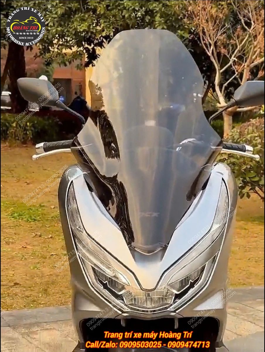 Trong suốt có thể nhìn xuyên qua phía còn lại, không che tầm nhìn