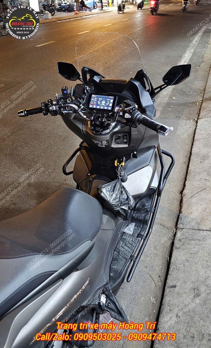 Kính chắn gió trong suốt PCX 160 kiểu Forza, hài hòa dàn áo, nhìn hiện đại hơn