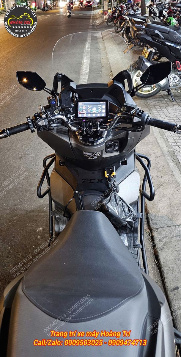 Cặp kính hậu được tích hợp trên PCX 160 cho tầm nhìn rộng rãi, an toàn hơn