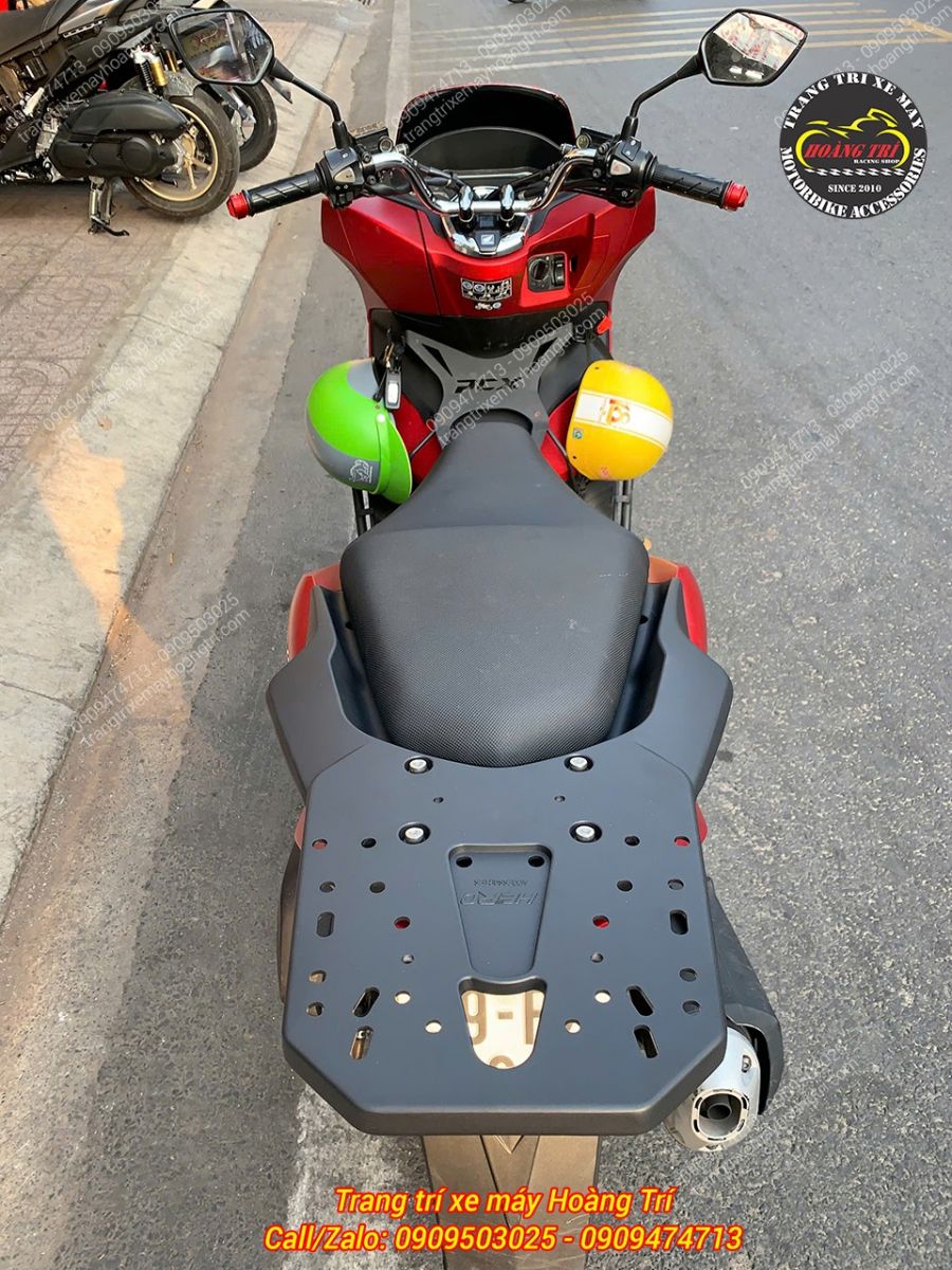 Góc view toàn cảnh từ phía sau với các phụ kiện cơ bản cho xe