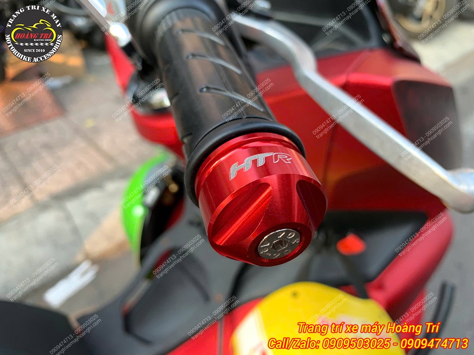 Gù tay lái nhôm CNC HTR tông màu đỏ được lựa chọn trang bị cho xe