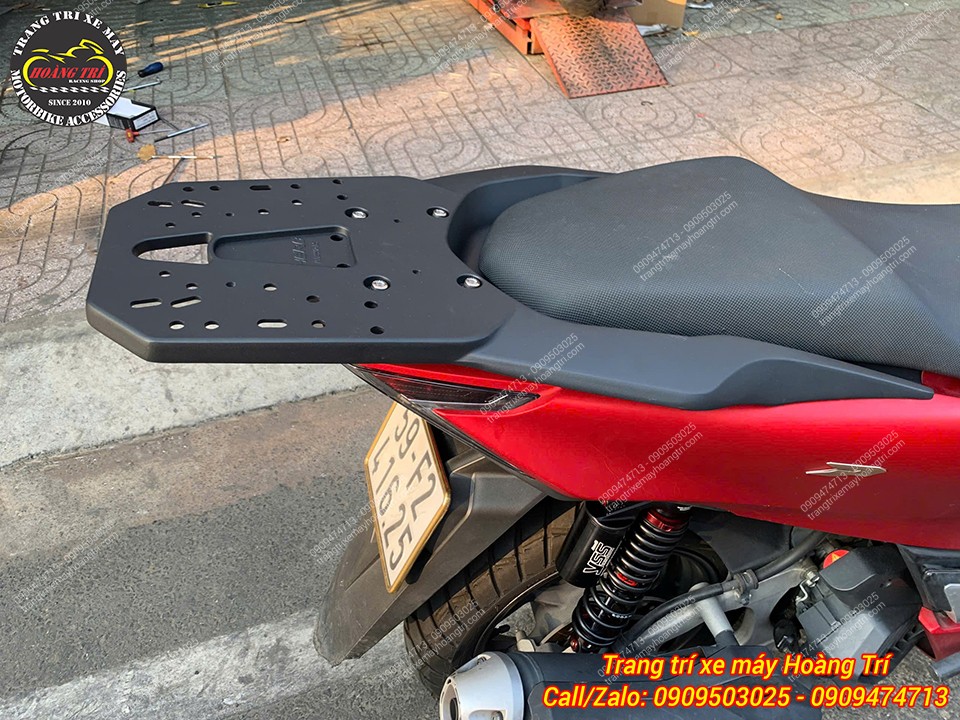 Thêm vào đó là mẫu ốp cản sau nguyên khối cho xe PCX 160