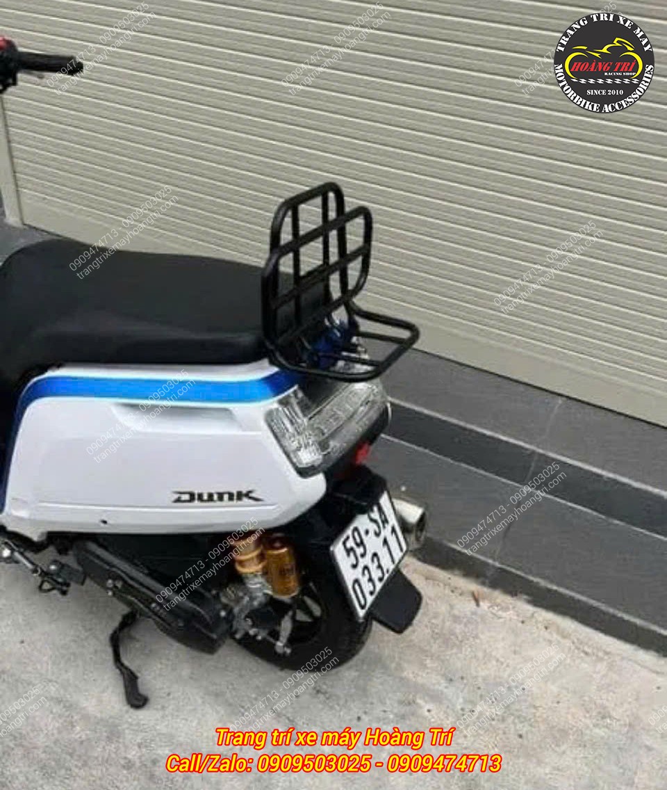 Cận cảnh chiếc Honda Dunk đã được trang bị baga sau sơn tĩnh điện màu đen